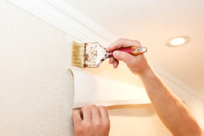 Pose de papier peint à Lirac — revêtements muraux et toiles de verre